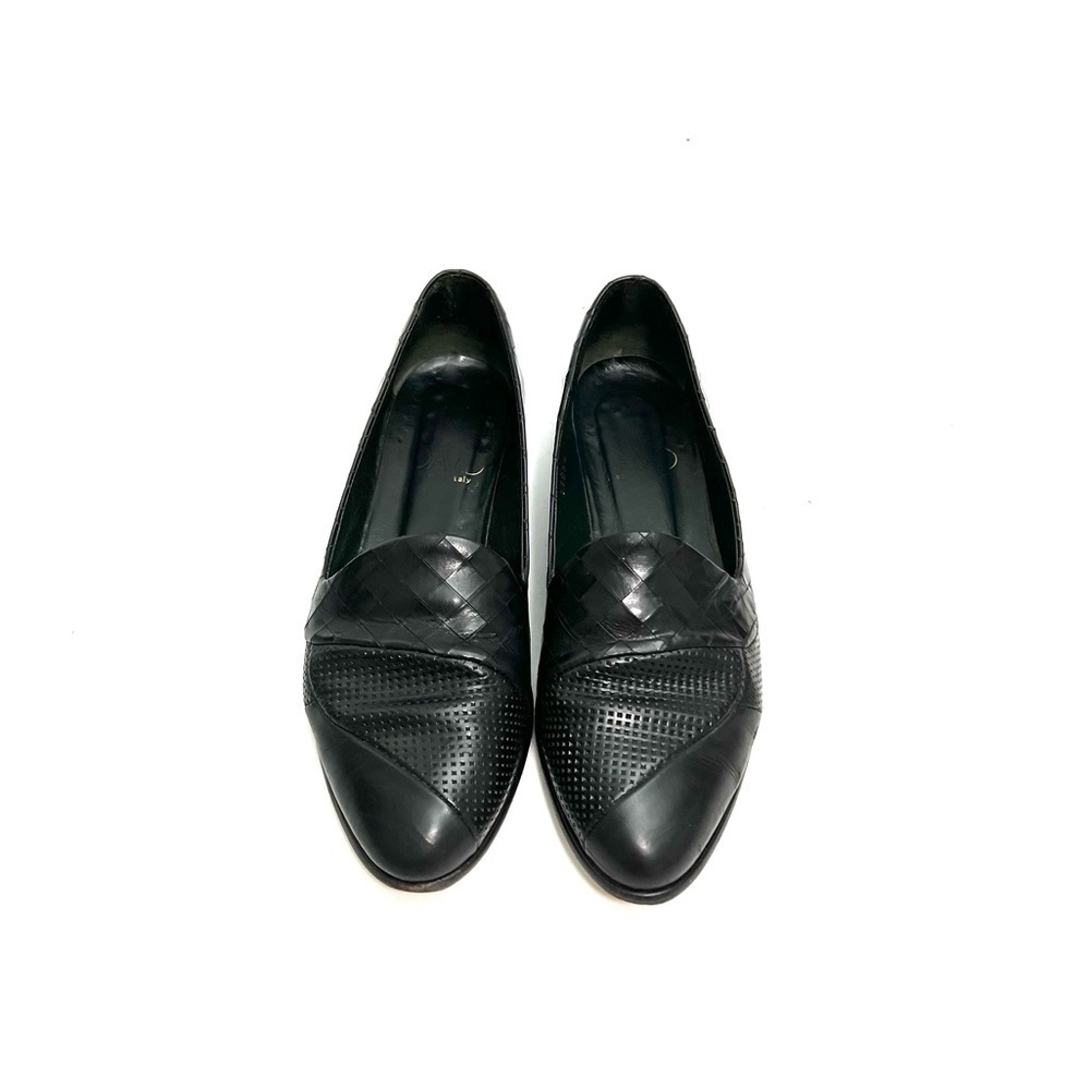 Vintage 1990s women’s black embossed leather slip on casual loafers